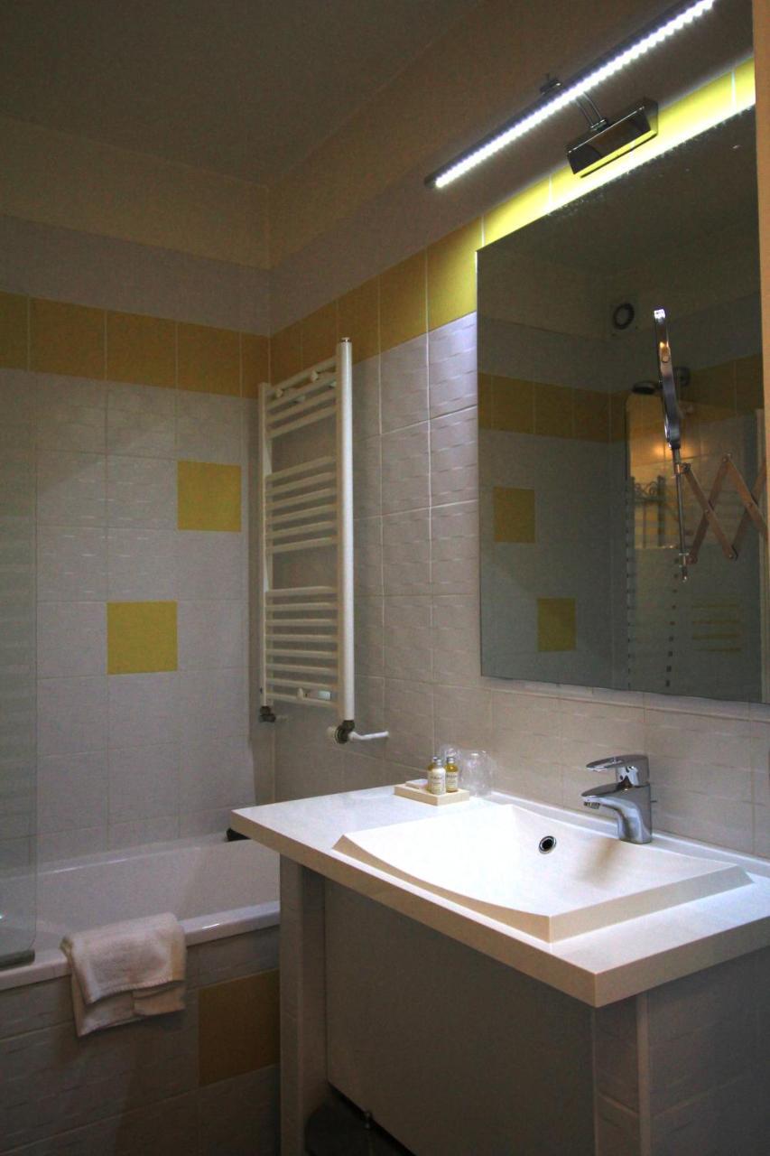Best Western Blanche De Castille Dourdan Exterior photo
